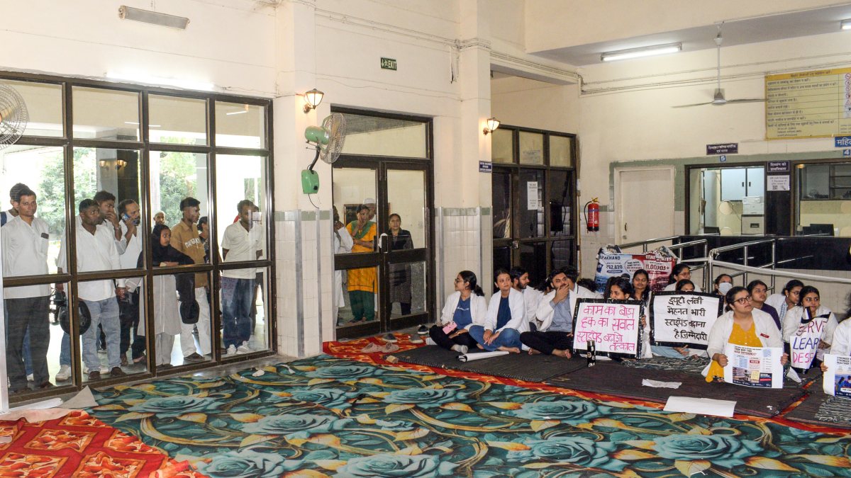 Haldwani resident doctors protest for stipend revision