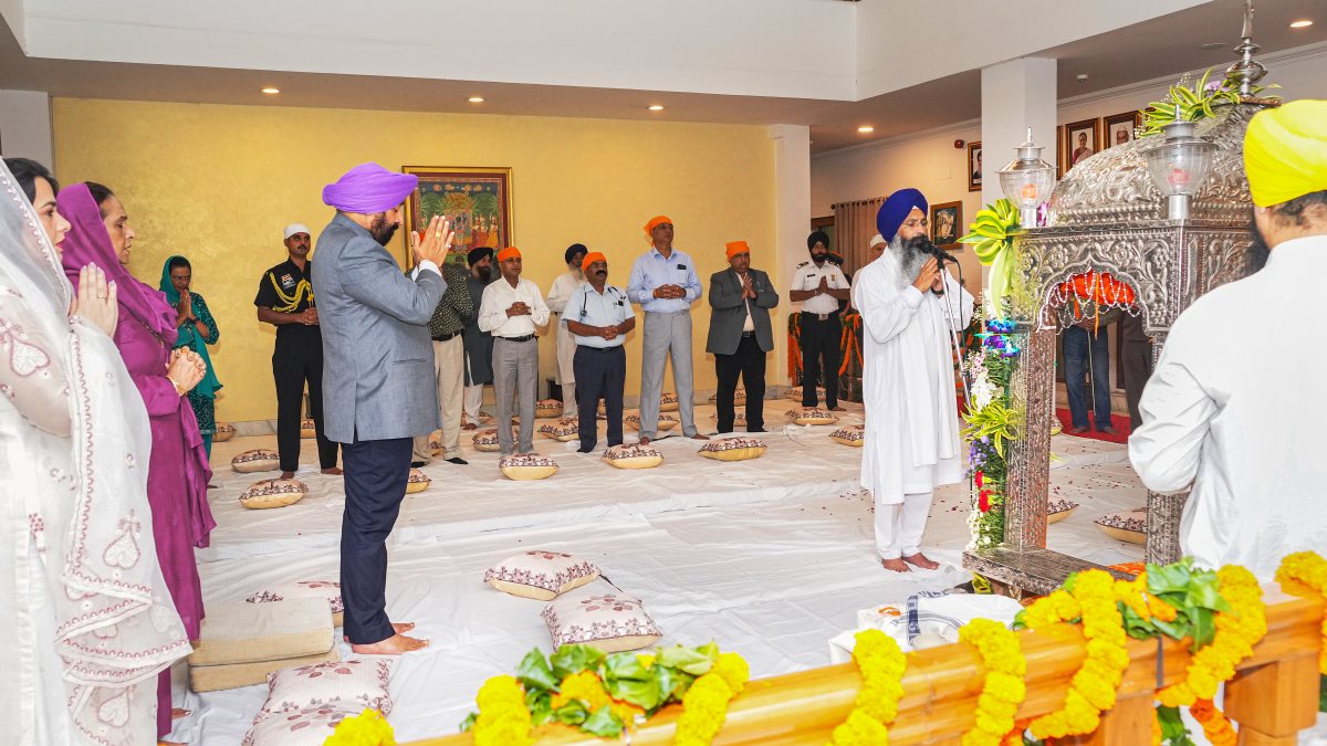 Uttarakhand governor attends Akhand Path in Dehradun
