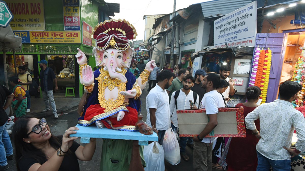 Kolkata prepares for Ganesh Chaturthi with idol processions