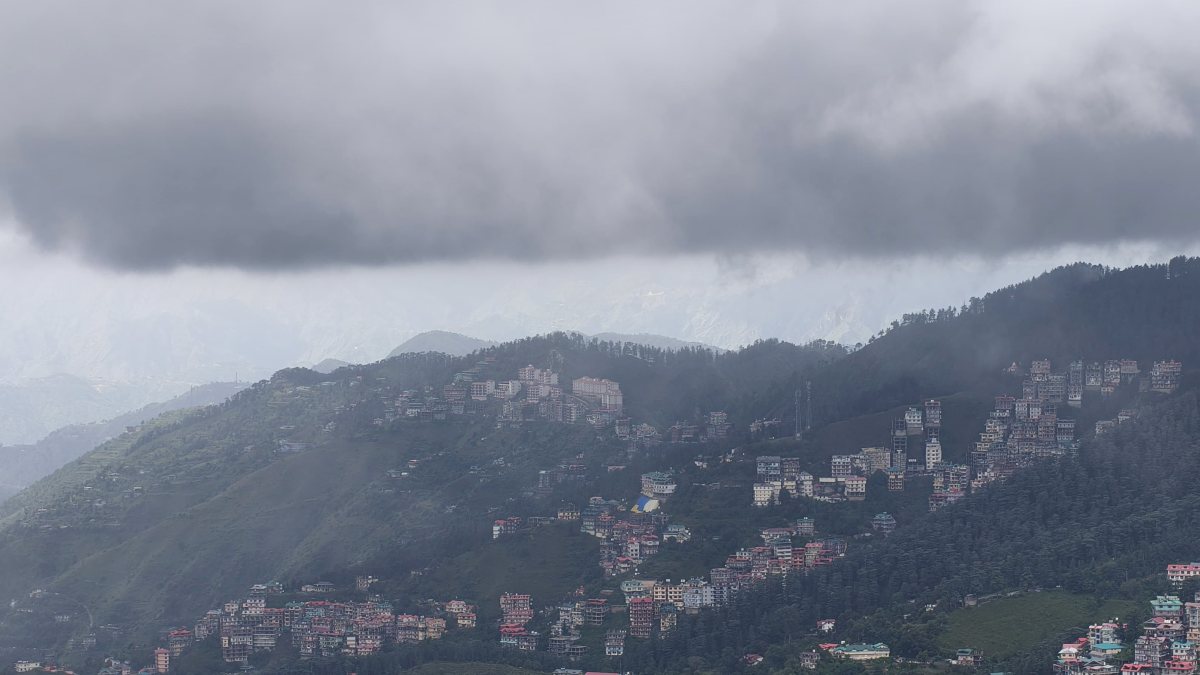 Shimla drizzle draws tourists to hill station