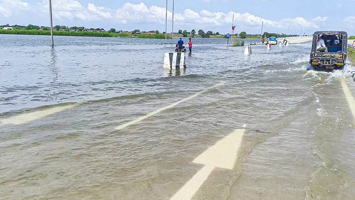 Commuters wade through waterlogged new highway in Bhagalpur
