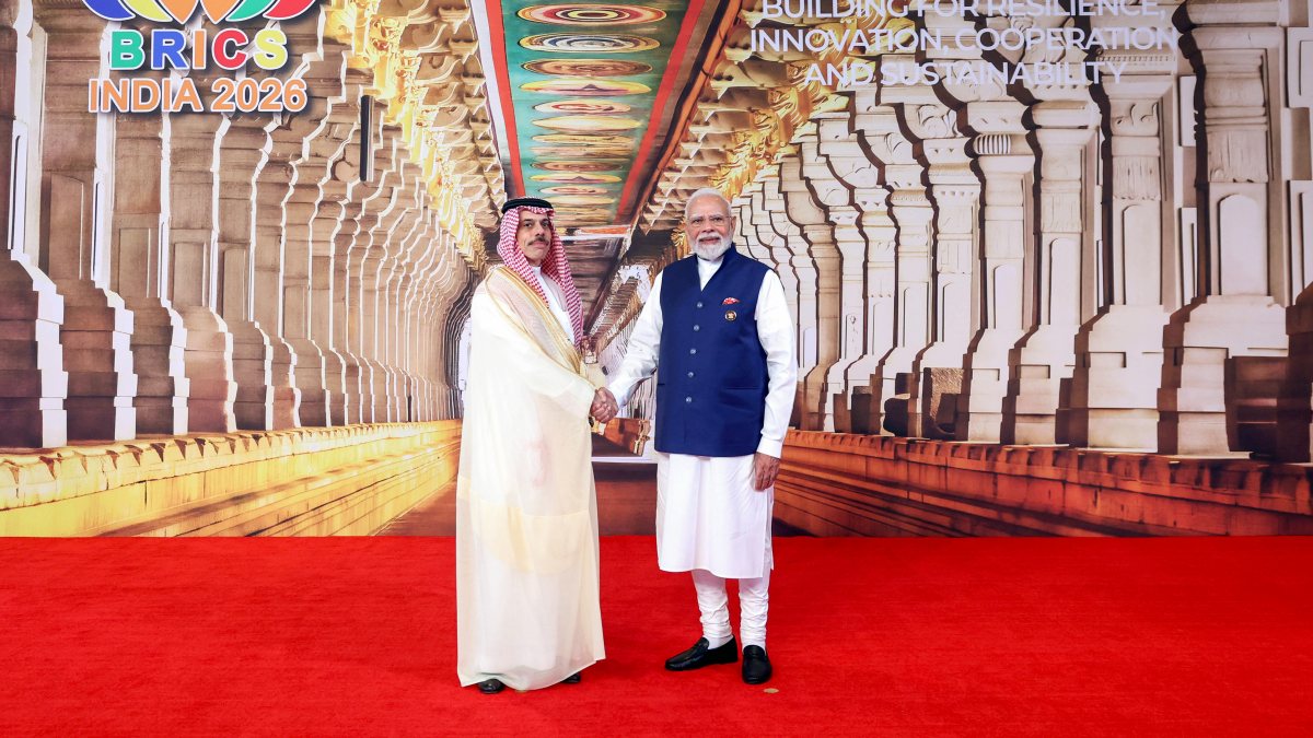 PM Modi greets BRICS leaders at summit day two