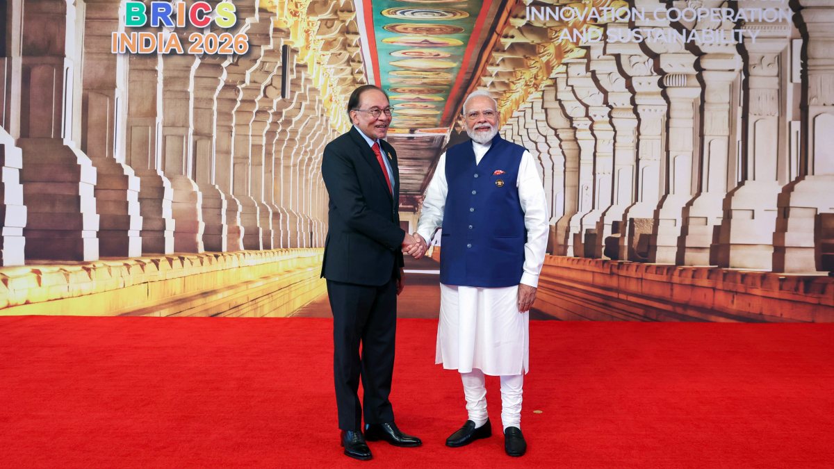 PM Modi greets BRICS leaders at summit day two