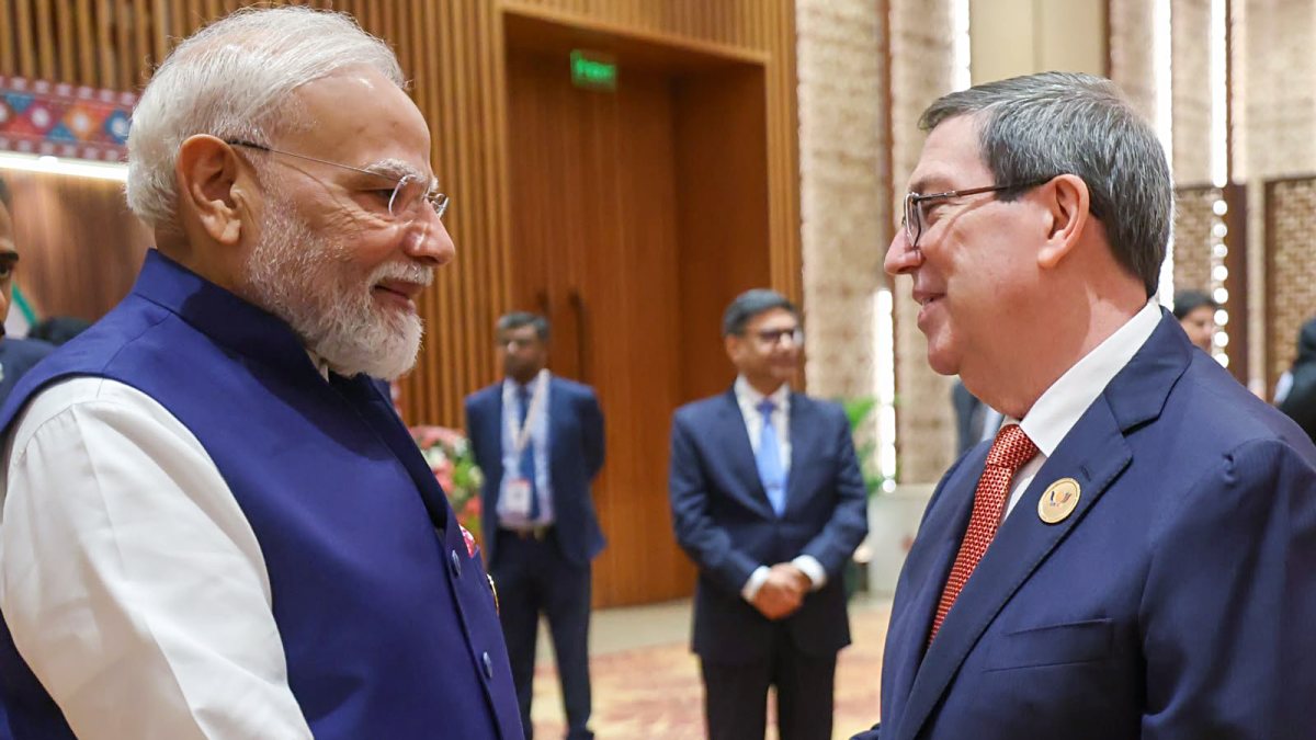 PM Modi meets Cuba foreign minister at BRICS Summit