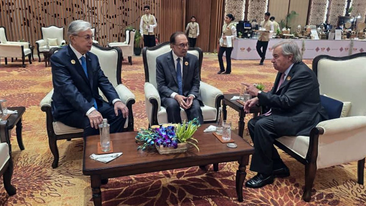 Malaysia PM Anwar meets UN chief Guterres at BRICS gala dinner