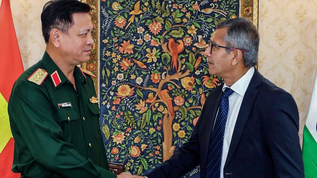 Defence secretary meets Vietnamese deputy minister at BRICS