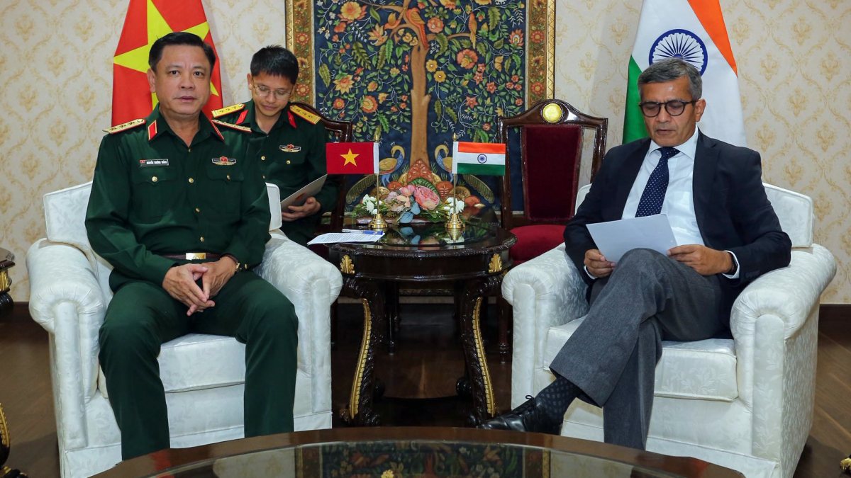 Defence secretary meets Vietnamese deputy minister at BRICS