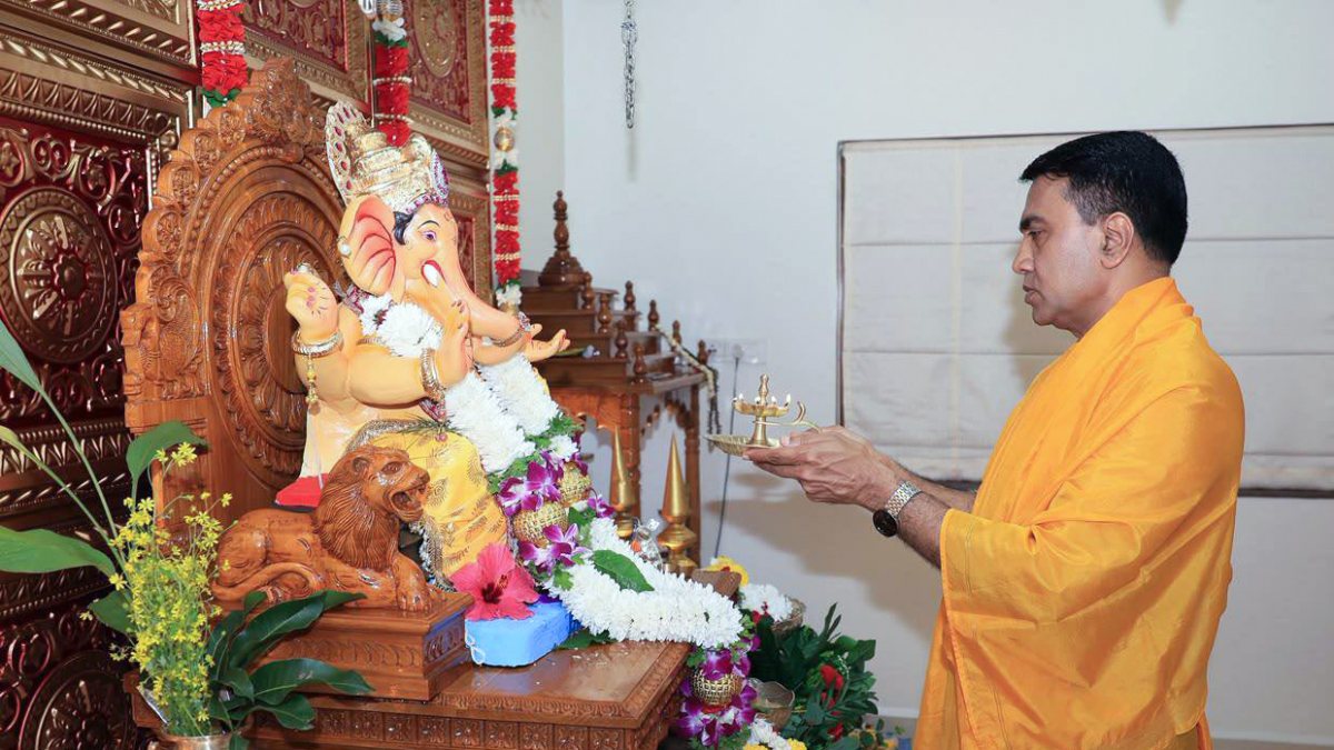 Goa CM Pramod Sawant offers prayers on Ganesh Chaturthi