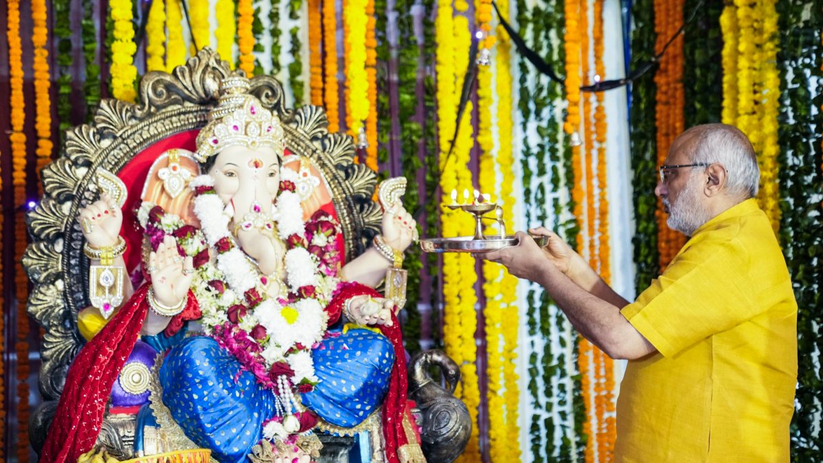 VP Radhakrishnan performs Ganesh puja at Maharashtra Sadan