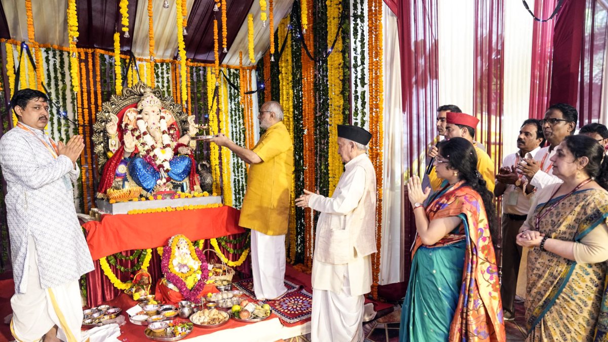 VP Radhakrishnan offers prayers at Ganesh Chaturthi event in Delhi