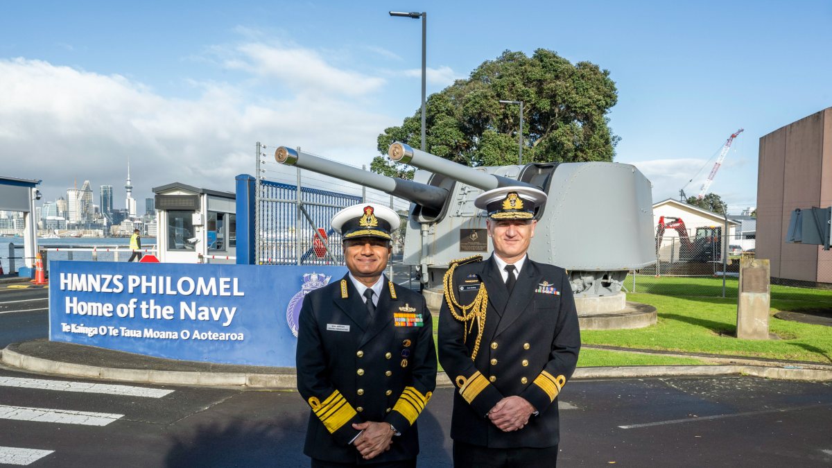 Indian Navy chief visits Auckland naval base