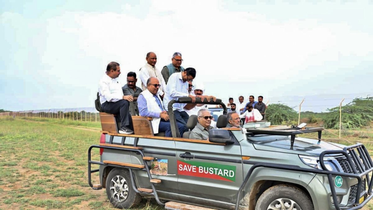 Bhupender Yadav enjoys safari at Great Indian Bustard habitat in Kutch