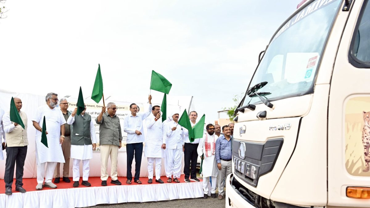 Bhupender Yadav flags off 33 forest patrol vehicles in Kutch
