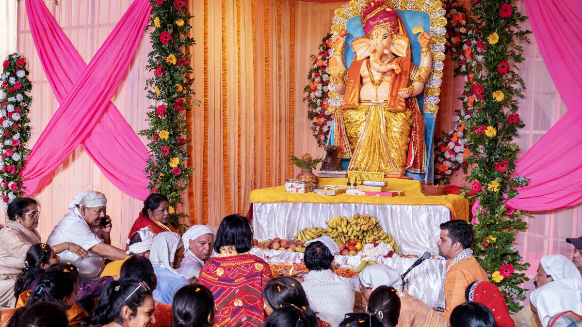 Devotees offer prayers to Ganesha in Haldwani on Ganesh Chaturthi