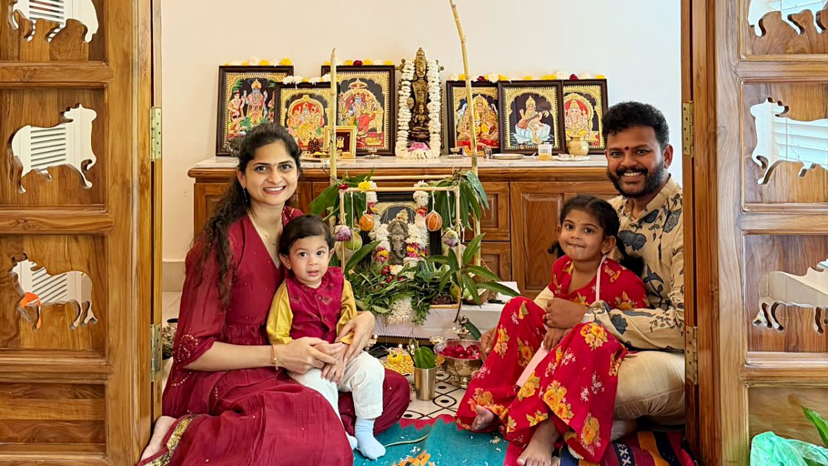 Civil aviation minister celebrates Ganesh Chaturthi with family