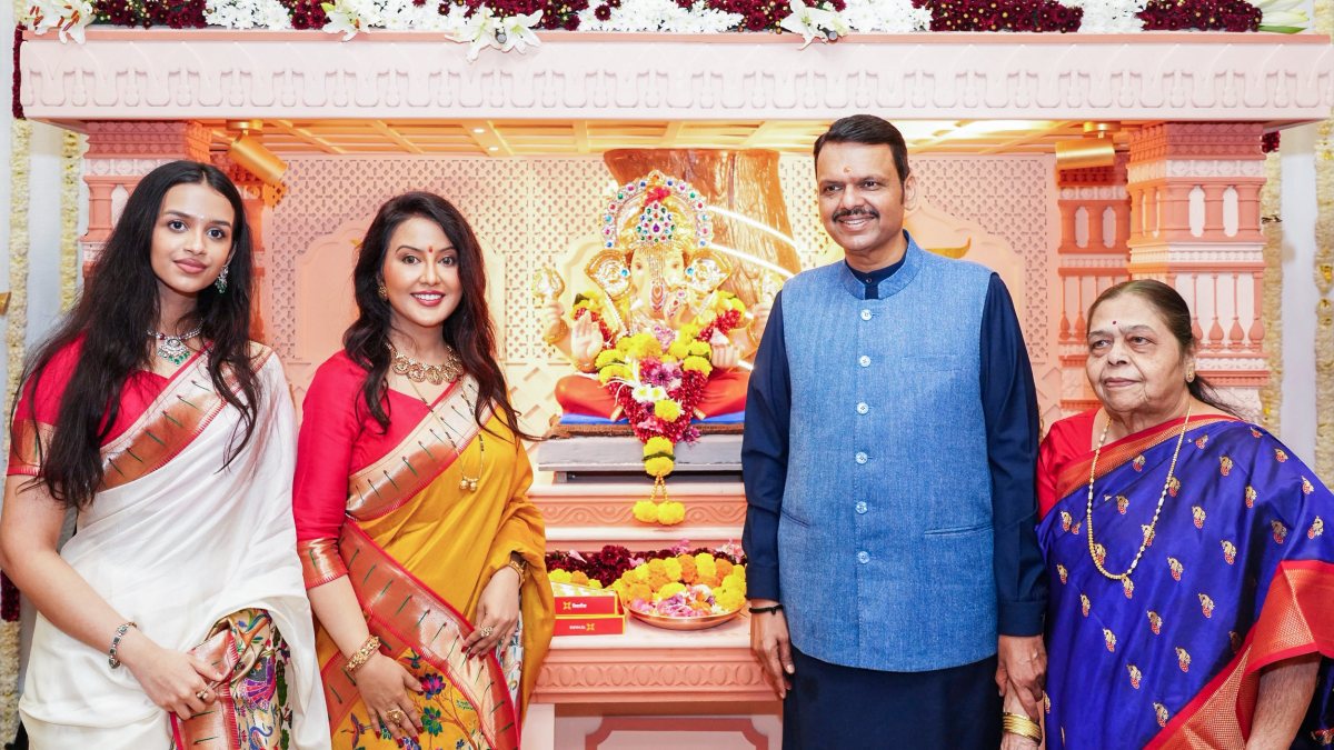 Fadnavis celebrates Ganesh Chaturthi with family in Mumbai