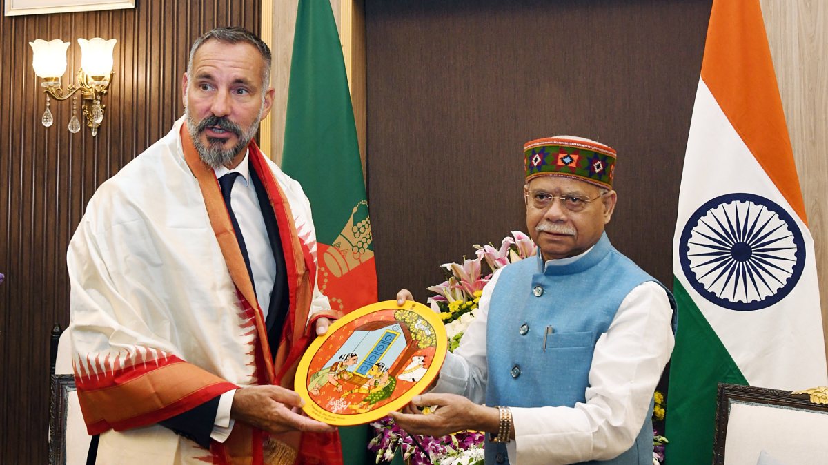 Telangana governor meets Aga Khan V in Hyderabad