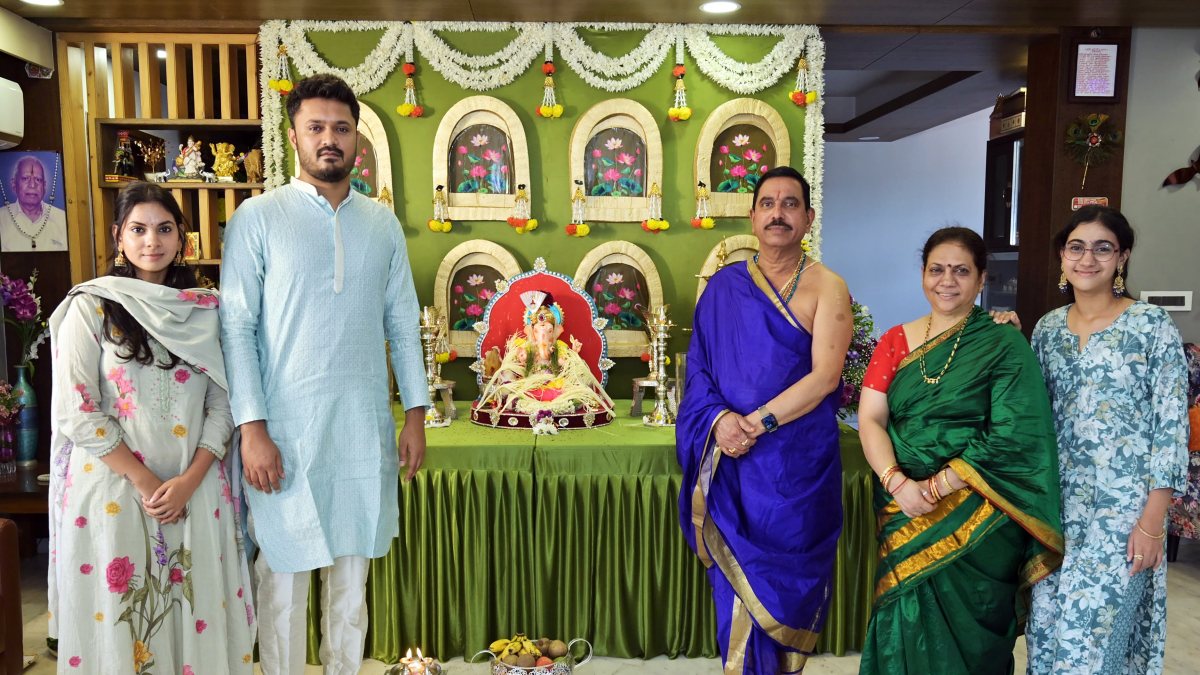 Pralhad Joshi poses with Ganesha idol on Ganesh Chaturthi in Hubballi
