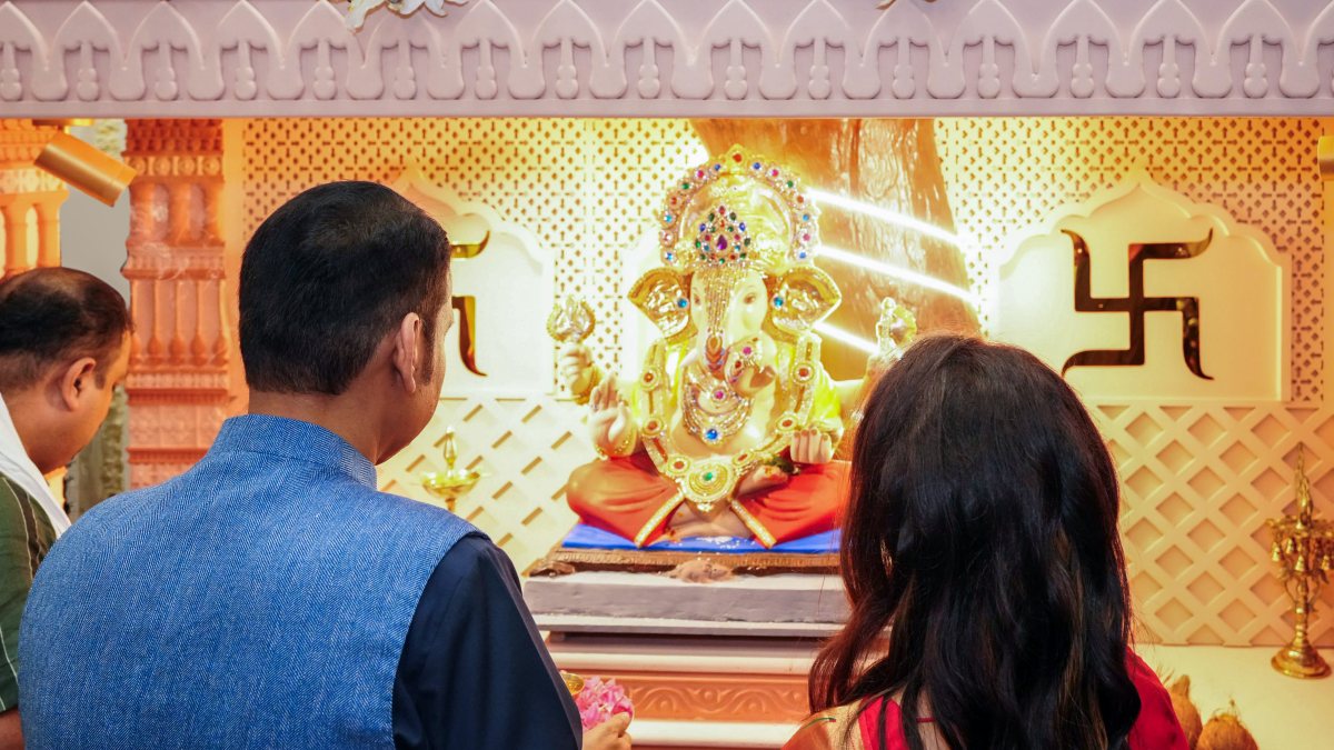 Fadnavis and wife offer Ganesh Chaturthi prayers in Mumbai