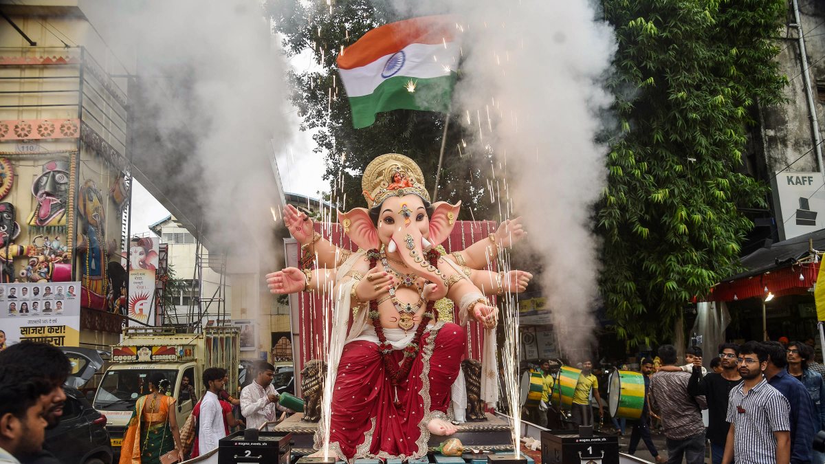 Devotees carry Ganesha idol to pandal in Nagpur