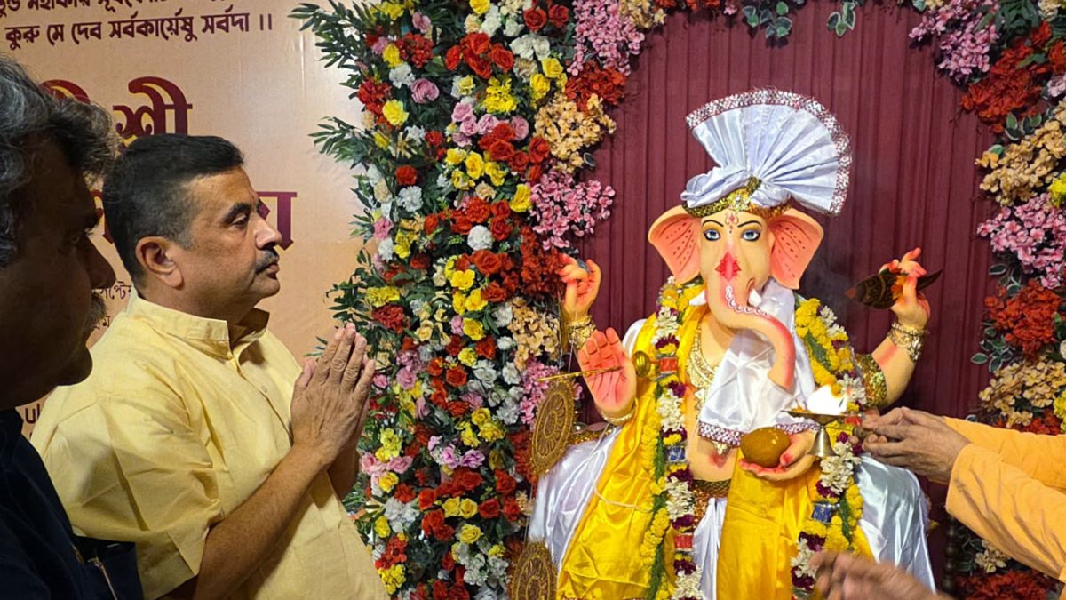 Suvendu Adhikari inaugurates Ganesh Puja in Kolkata