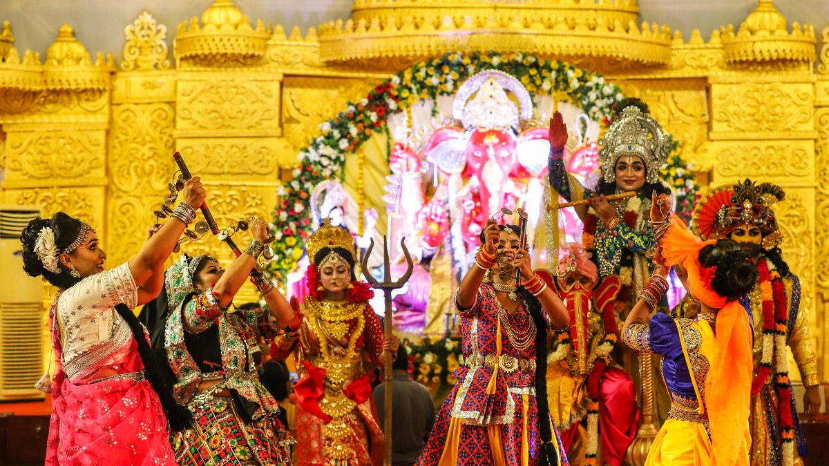 Artists perform at Ganesh Chaturthi pandal in Lucknow