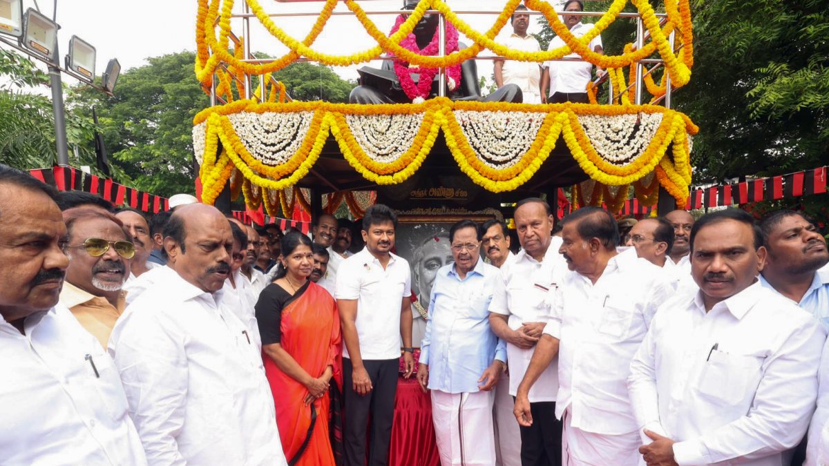 Udhayanidhi Stalin pays tributes to Perarignar Anna in Chennai