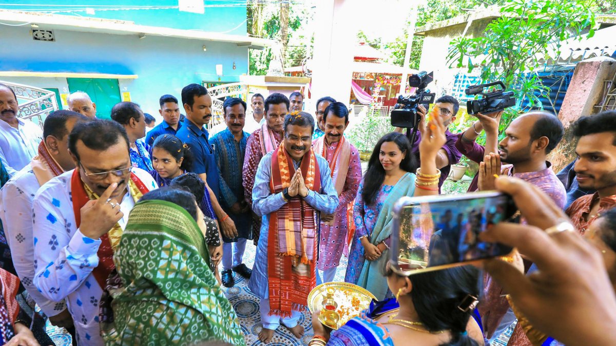 Dharmendra Pradhan receives warm welcome at Nuakhai festival in Sambalpur