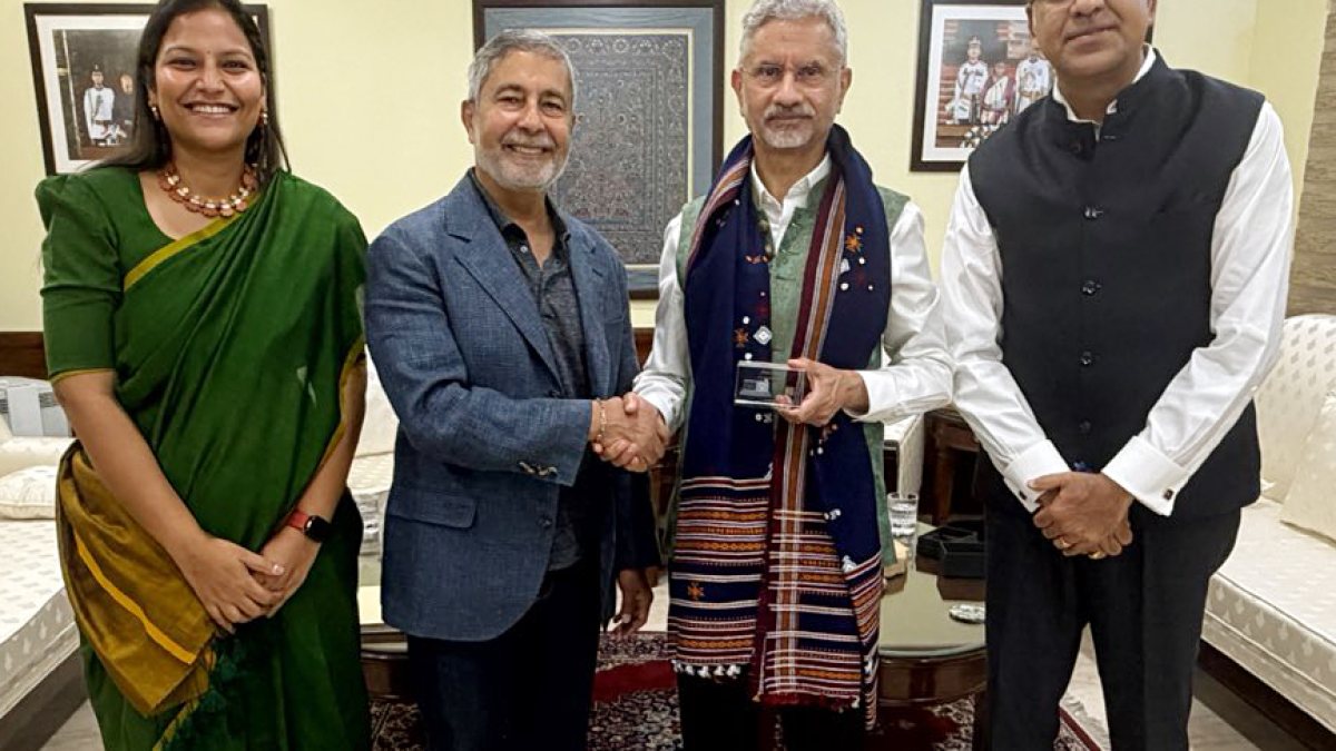Jaishankar meets Micron CEO Sanjay Mehrotra in New Delhi