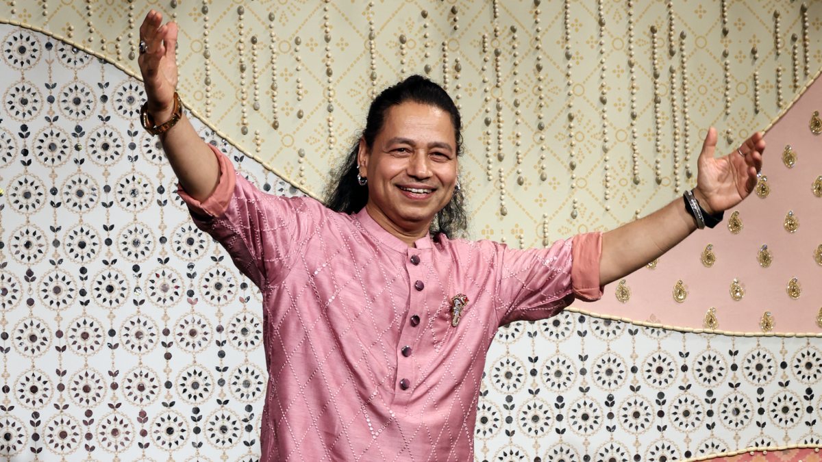 Kailash Kher attends Ambani Ganesh Chaturthi celebration