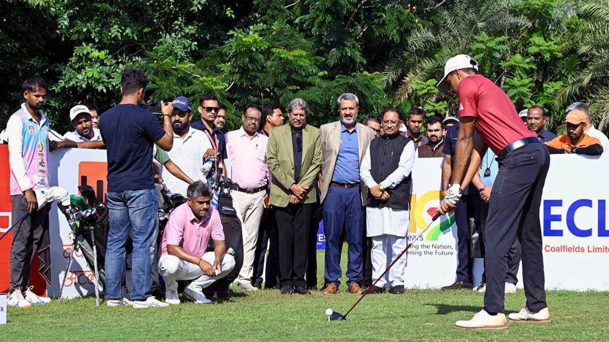 Chhattisgarh CM Kapil Dev watch golfer at Nava Raipur Open