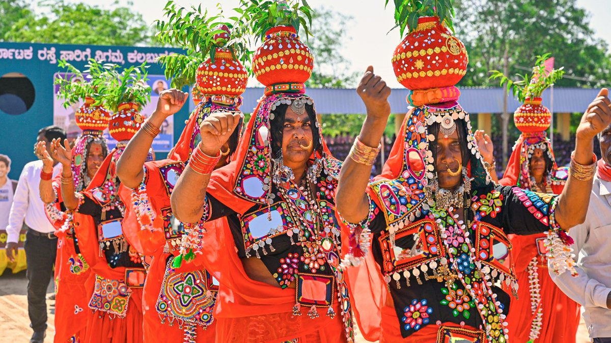 Lambani folk artists balance pots at Kalyana Karnataka Utsava