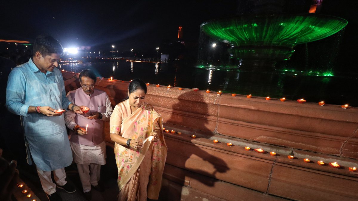 Delhi CM Rekha Gupta lights lamps at Kartavya Path for Modi birthday