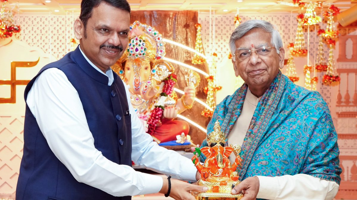Fadnavis meets attorney general during Ganesha puja in Mumbai