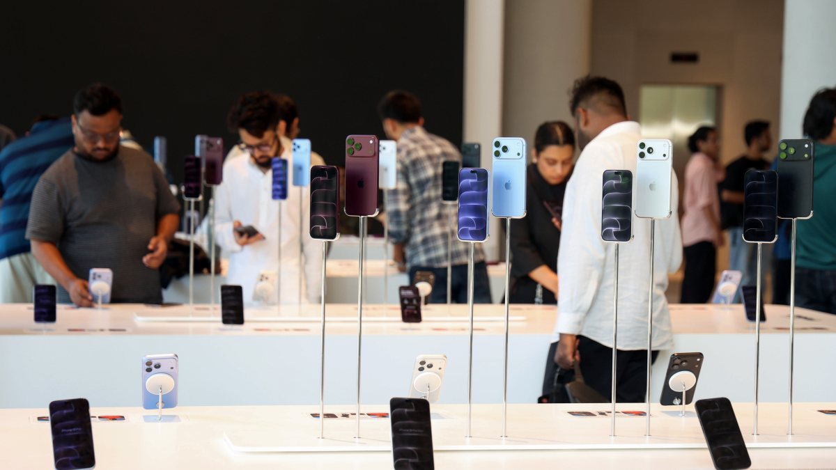 Customers view new iPhone 18 Pro models at Mumbai Apple store