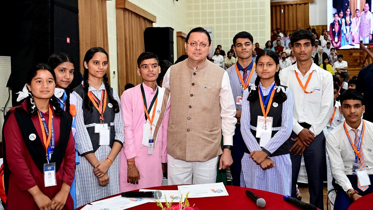 Dhami meets student winners of Uttarakhand dream contest