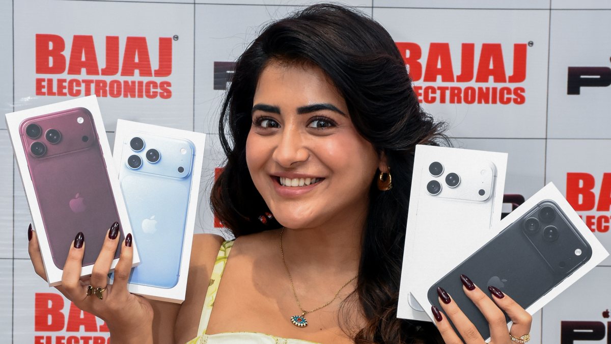 Rashi Singh unveils iPhone 18 Pro Series in Hyderabad