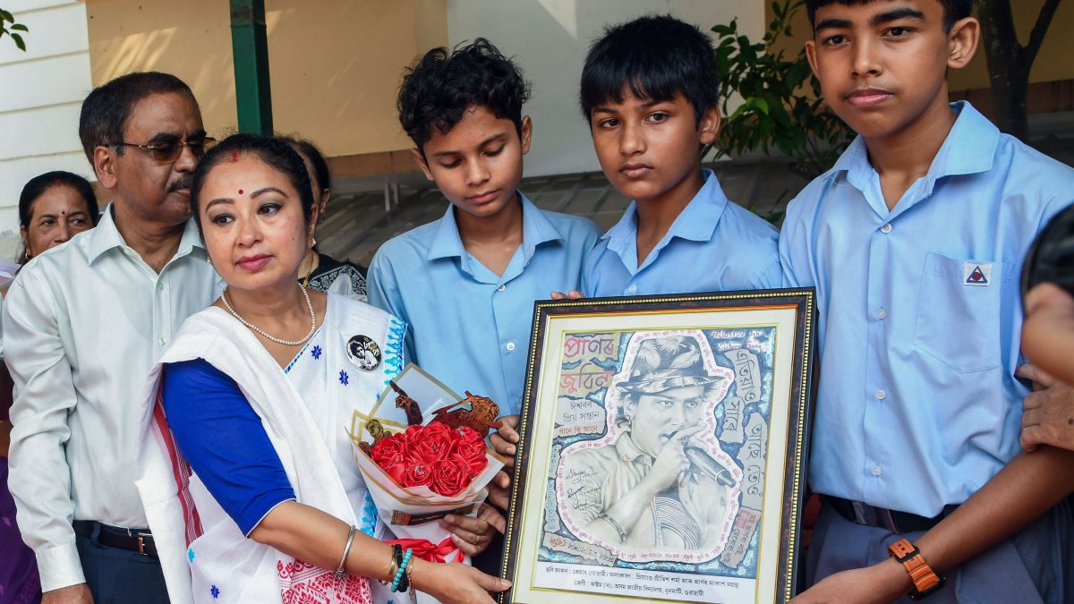 Zubeen Garg's wife Garima felicitated at remembrance event