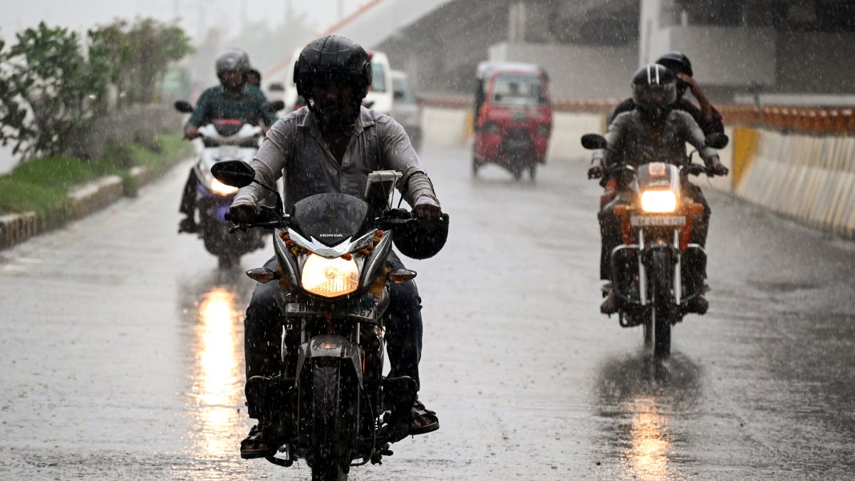 Patna commuters navigate rain-slicked road amid heavy rainfall