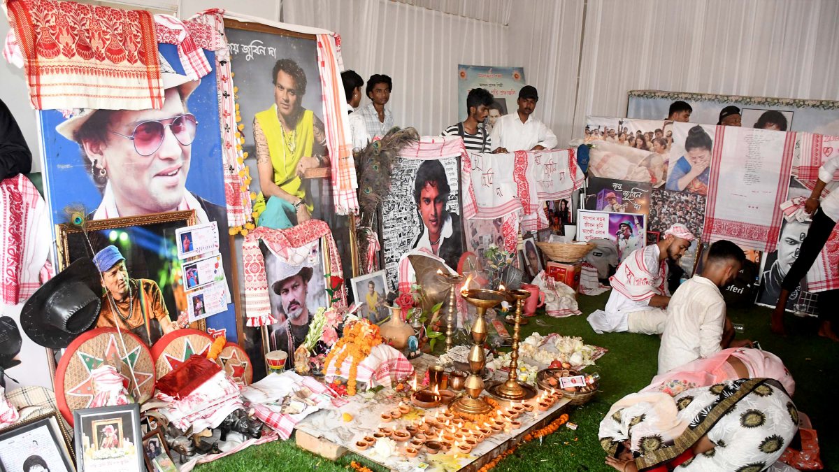 Fans pay floral tribute to Zubeen Garg on first death anniversary