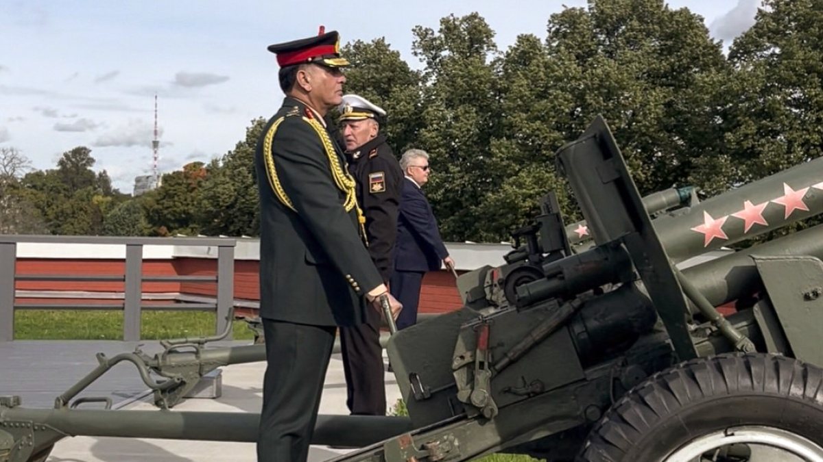 Army chief Dhiraj Seth fires traditional cannon in St Petersburg
