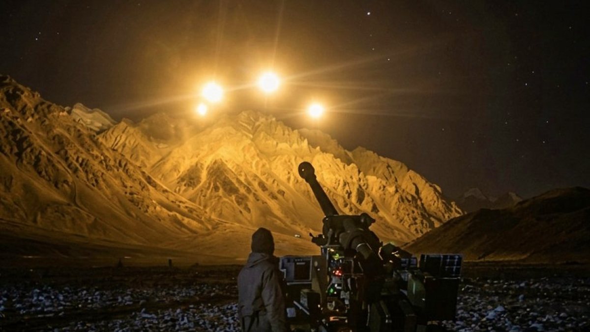 Fire and Fury Gunners conduct Exercise AGNEYASTRA-IV in New Delhi