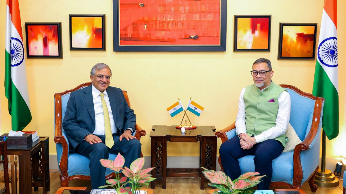 CEC Gyanesh Kumar meets Philippine envoy in New Delhi