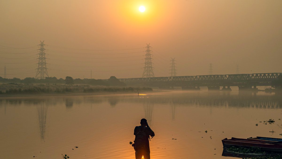 Hazy morning and mist over Yamuna ghats in New Delhi