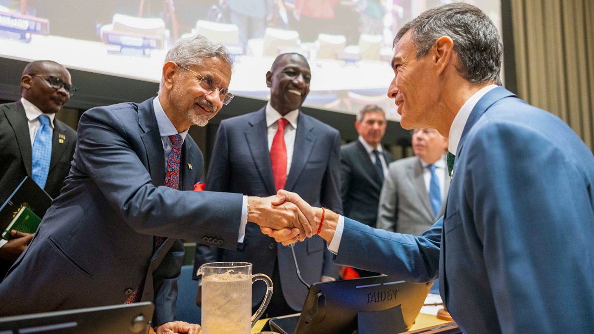 Jaishankar meets Sanchez at P4M summit in New York