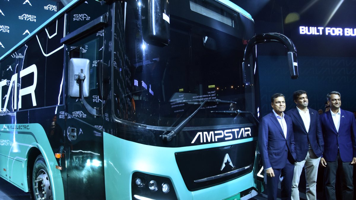 JSW unveils new commercial mobility vehicles in Mumbai