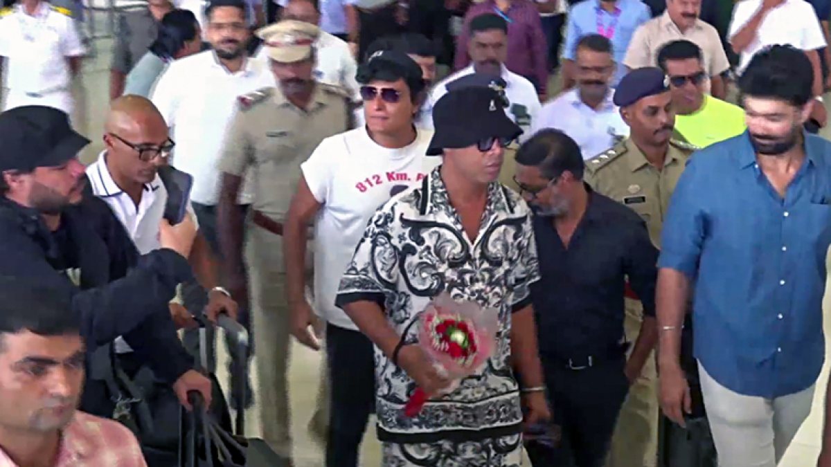 Ronaldinho and teams arrive in Kochi for exhibition match