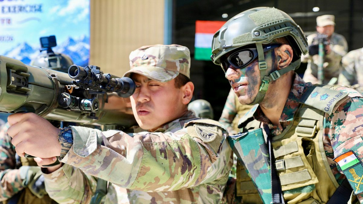 US and Indian soldiers test equipment at Yudh Abhyas 2026