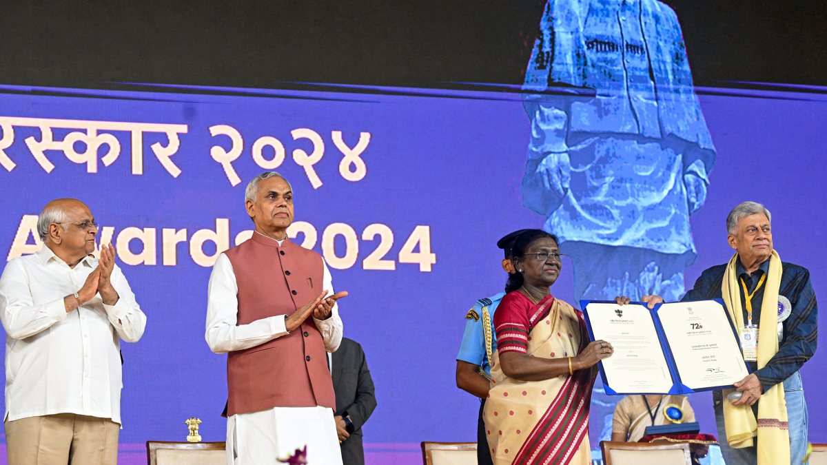President Murmu presents Phalke Award to Anant Nag at National Film Awards