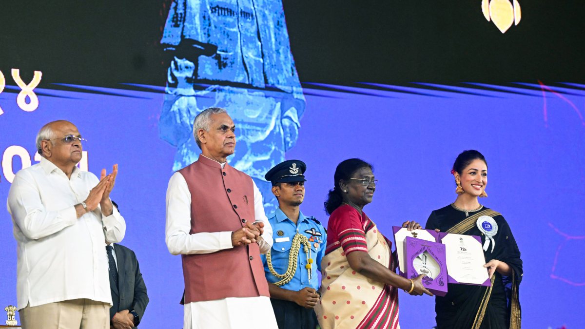 President Murmu honours Yami Gautam with Best Actress award